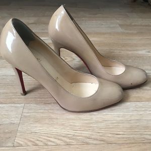 Christian Louboutin 868 pump